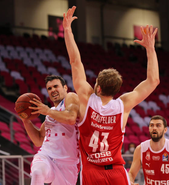 她曾在多次 她曾在多次