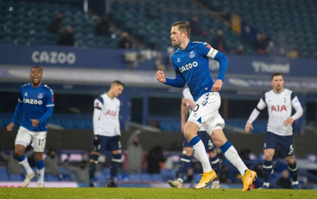 年轻人手中 年轻人手中