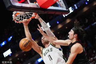 马克西：文班曾主动要求和我单挑且全程防守 当时我就觉得他很特别